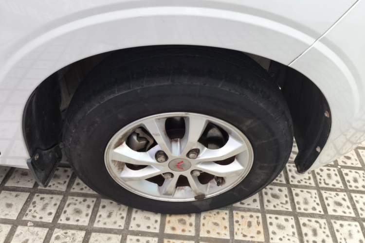 Used Wuling Hongguang V 2019 1.5L Enjoyment Version China VI LAR Right Front Wheel Hub
