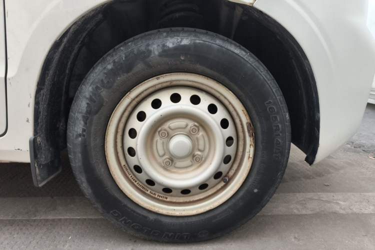 Used Wuling Hongguang V 2019 1.5L Base Version China VI LAR Right Front Wheel Hub