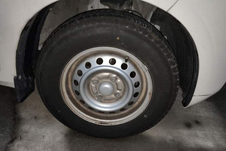 Used Wuling Hongguang V 2019 1.5L Jingqu Version China VI LAR Right Front Wheel Hub