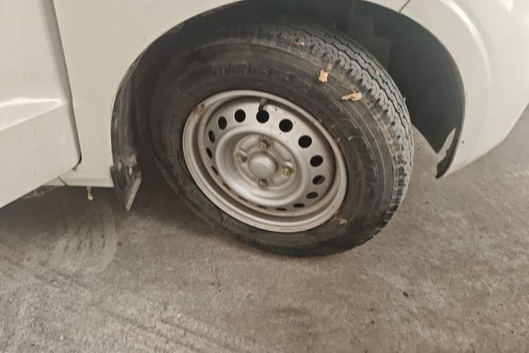 Used Wuling Hongguang V 2019 1.5L Base Version China VI LAR Right Front Wheel Hub