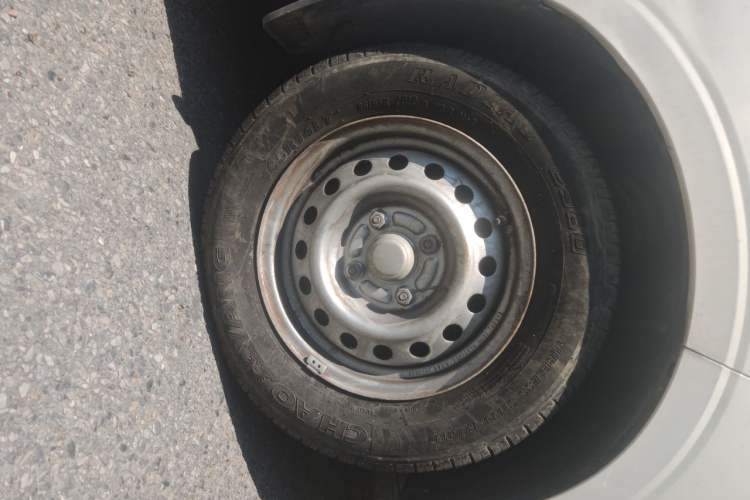 Used Wuling Hongguang V 2019 1.5L Jingqu Version China VI LAR Right Front Wheel Hub