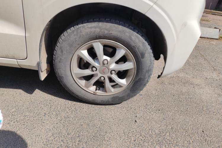 Used Wuling Hongguang V 2019 1.5L Enjoyment Version China VI LAR Right Front Wheel Hub