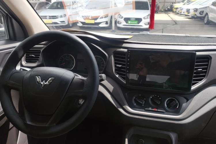 Used Wuling Hongguang V 2019 1.5L Jingqu Version China VI LAR Steering Wheel