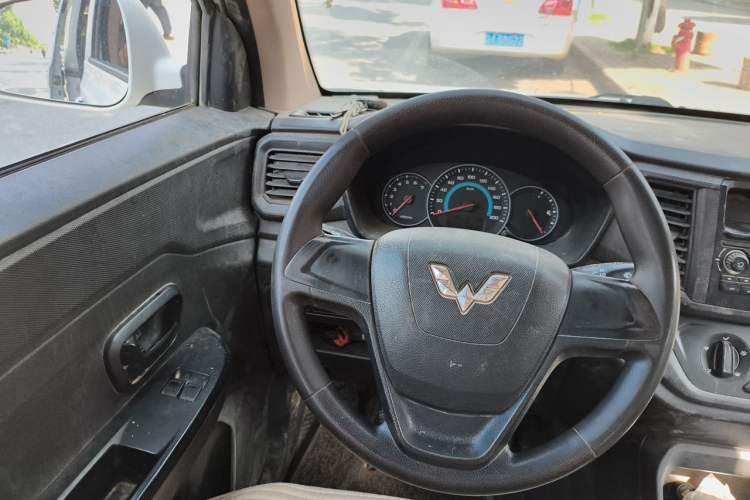 Used Wuling Hongguang V 2019 1.5L Jingqu Version China VI LAR Steering Wheel