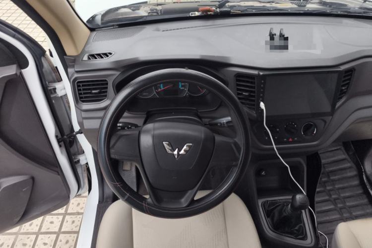 Used Wuling Hongguang V 2019 1.5L Enjoyment Version China VI LAR Steering Wheel