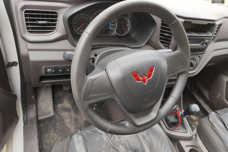Used Wuling Hongguang V 2019 1.5L Enjoyment Version China VI LAR Steering Wheel