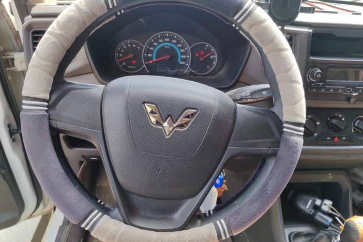 Used Wuling Hongguang V 2019 1.5L Enjoyment Version China VI LAR Steering Wheel