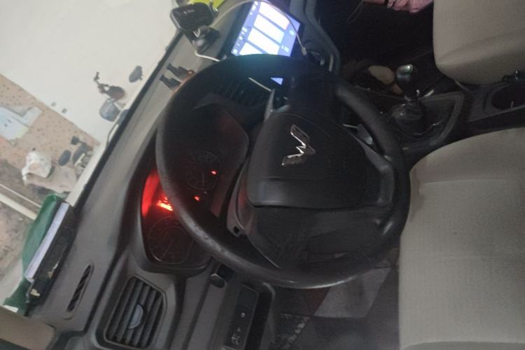 Used Wuling Hongguang V 2019 1.5L Base Window-Sealed Vehicle China VI LAR Steering Wheel
