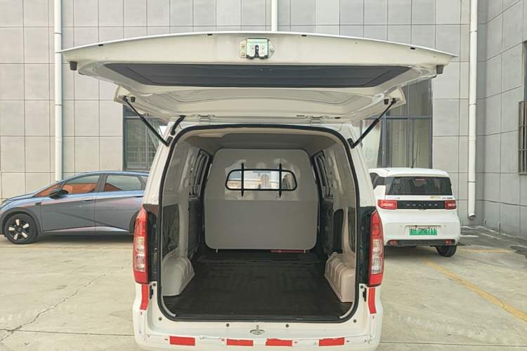 Used Wuling Hongguang V 2019 1.5L Jingqu Edition Sealed-Window Vehicle China VI LAR Trunk