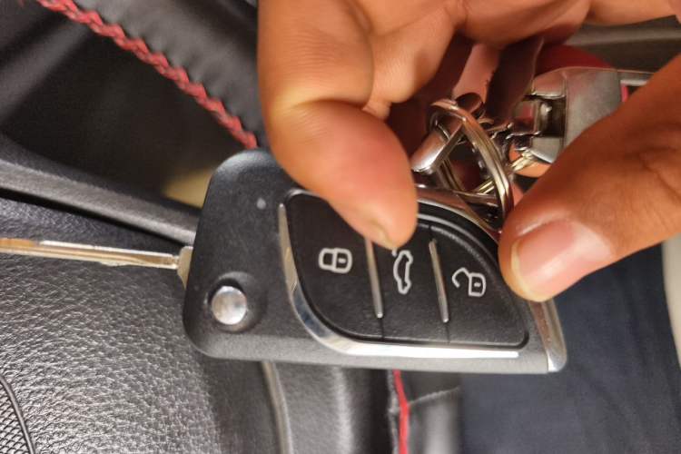 Used Wuling Hongguang V 2019 1.5L Standard Version China VI LAR Vehicle Key