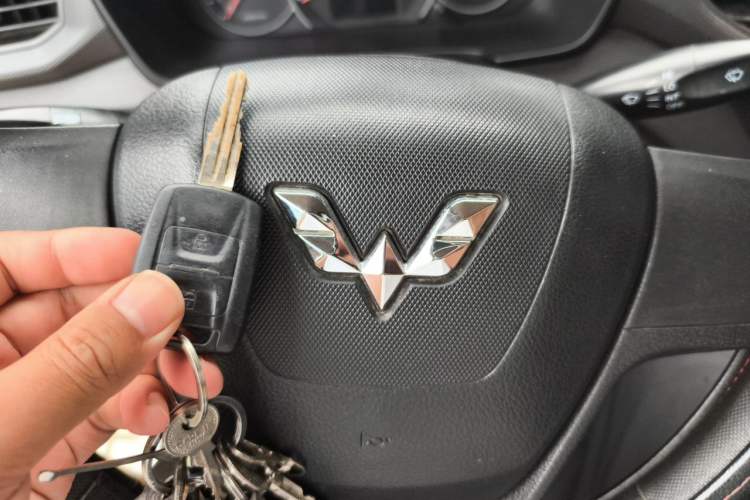 Used Wuling Hongguang V 2019 1.5L Enjoyment Version China VI LAR Vehicle Key