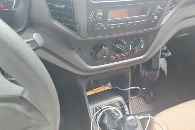 Used Wuling Hongguang V 2019 1.5L Jingqu Edition Sealed-Window Vehicle China VI LAR Audio And AC Panel