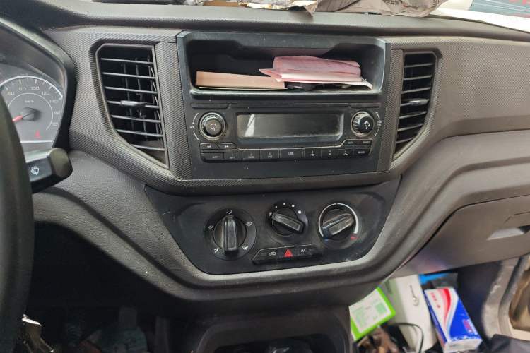 Used Wuling Hongguang V 2019 1.5L Base Version China VI LAR Audio And AC Panel