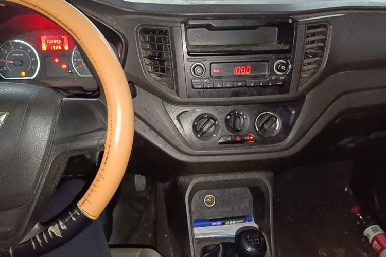 Used Wuling Hongguang V 2019 1.5L Jingqu Version China VI LAR Audio And AC Panel