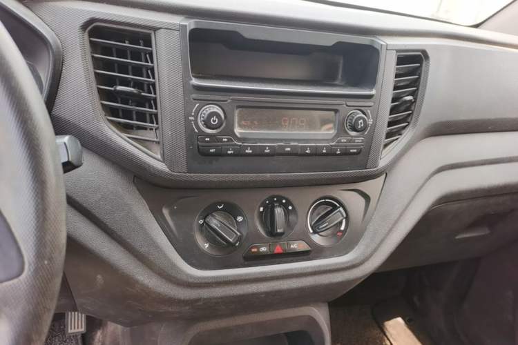 Used Wuling Hongguang V 2019 1.5L Standard Version China VI LAR Audio And AC Panel
