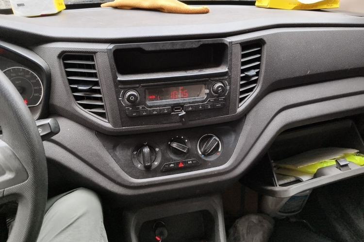 Used Wuling Hongguang V 2019 1.5L Base Version China VI LAR Audio And AC Panel
