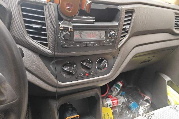 Used Wuling Hongguang V 2019 1.5L Jingqu Version China VI LAR Audio And AC Panel