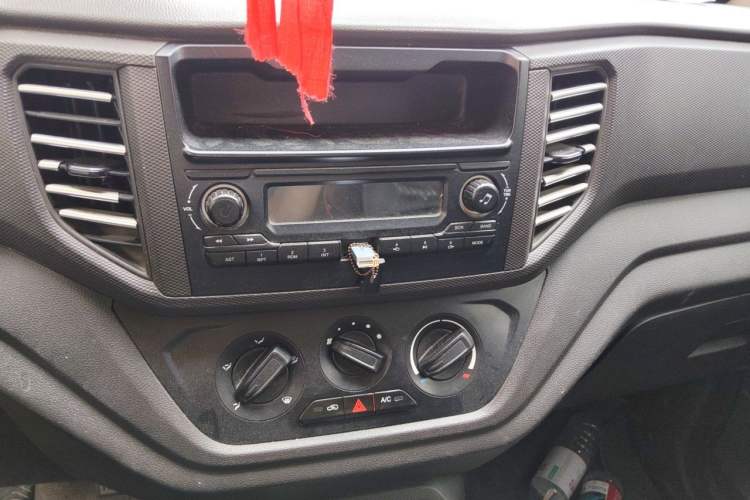 Used Wuling Hongguang V 2019 1.5L Base Version China VI LAR Audio And AC Panel