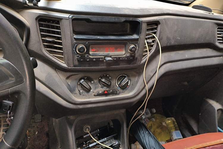 Used Wuling Hongguang V 2019 1.5L Standard Version China VI LAR Audio And AC Panel