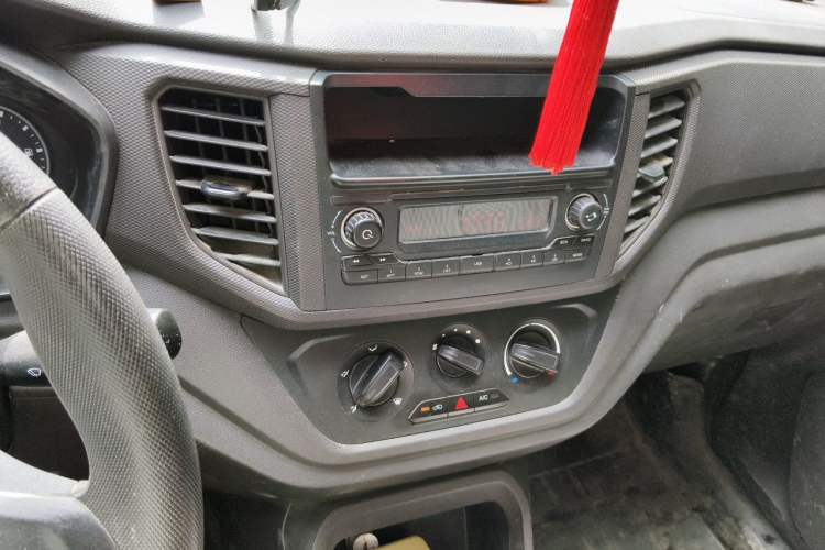 Used Wuling Hongguang V 2019 1.5L Enjoyment Version China VI LAR Audio And AC Panel