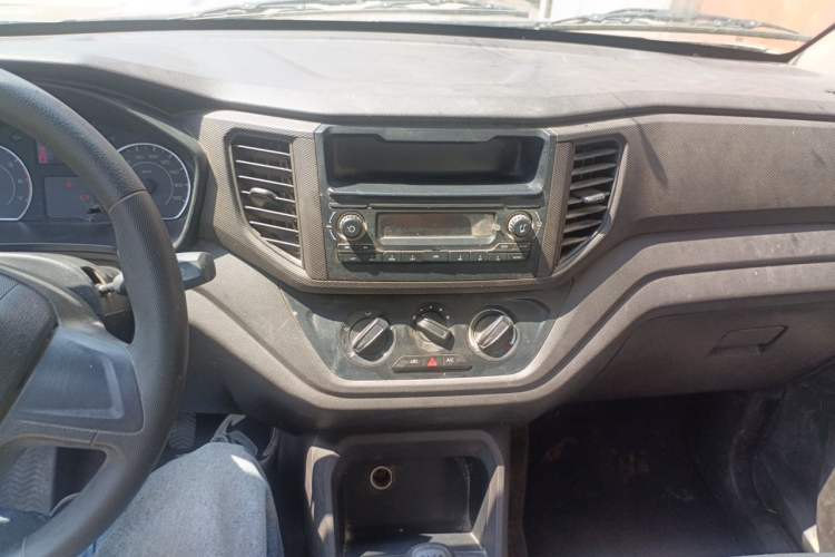 Used Wuling Hongguang V 2019 1.5L Base Version China VI LAR Audio And AC Panel