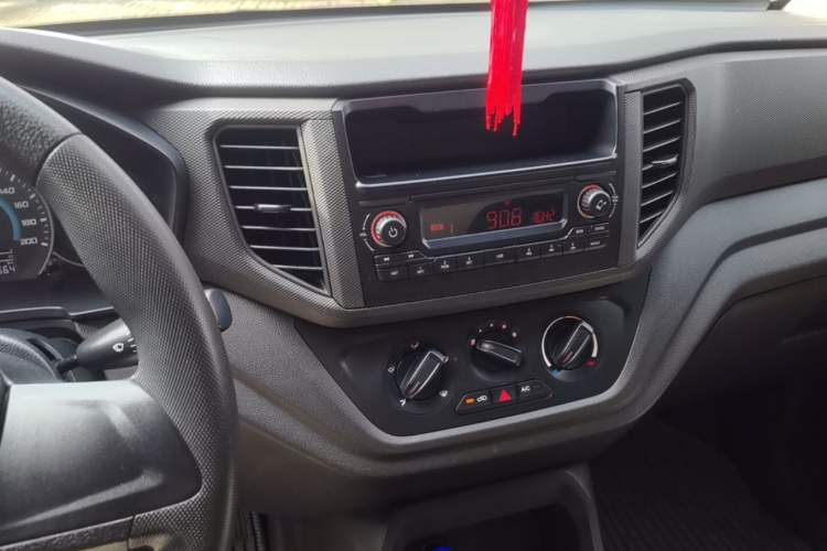 Used Wuling Hongguang V 2019 1.5L Enjoyment Version China VI LAR Audio And AC Panel