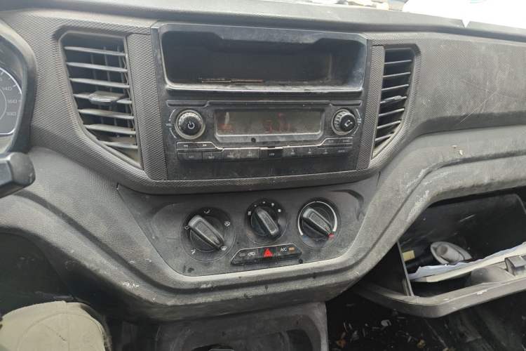 Used Wuling Hongguang V 2019 1.5L Standard Version China VI LAR Audio And AC Panel