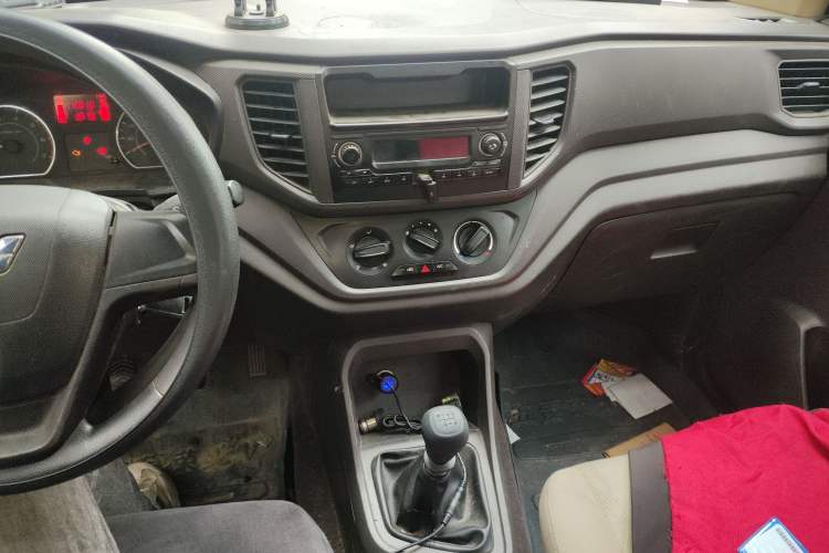 Used Wuling Hongguang V 2019 1.5L Jingqu Version China VI LAR Audio And AC Panel