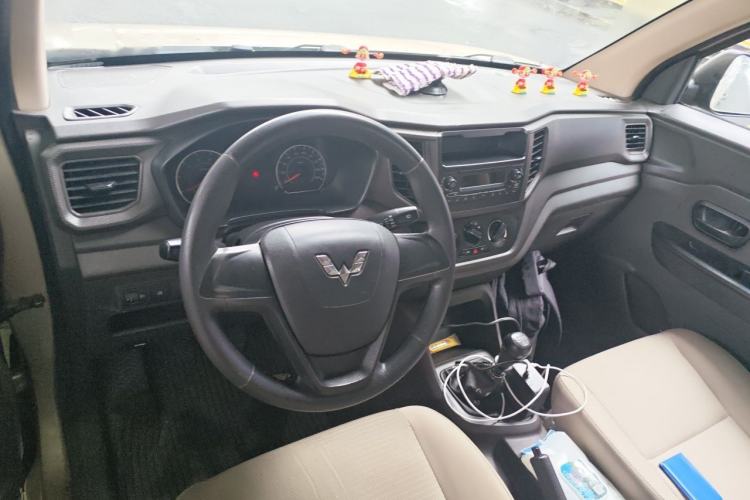 Used Wuling Hongguang V 2019 1.5L Jingqu Edition Sealed-Window Vehicle China VI LAR Center Console