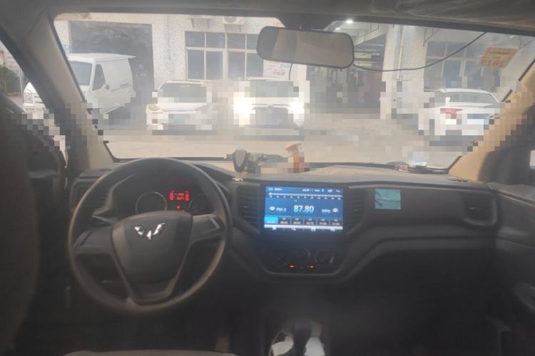 Used Wuling Hongguang V 2019 1.5L Jingqu Edition Sealed-Window Vehicle China VI LAR Center Console