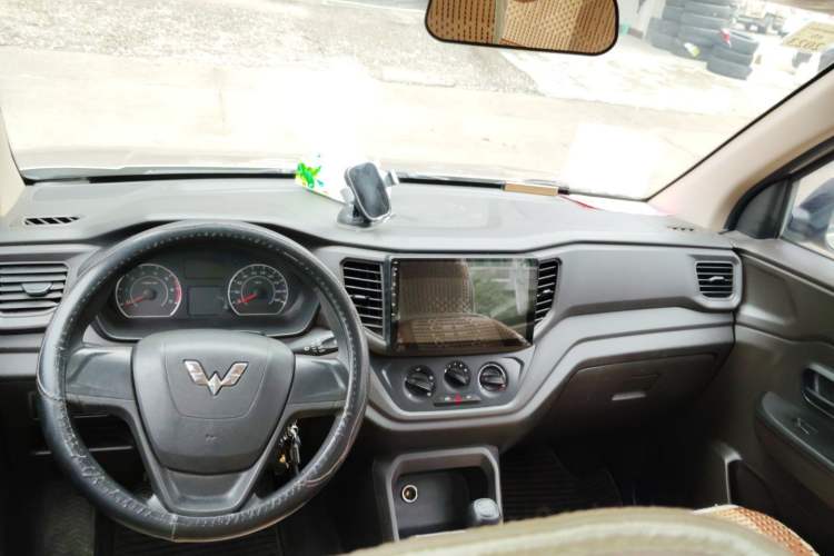 Used Wuling Hongguang V 2019 1.5L Base Version China VI LAR Center Console