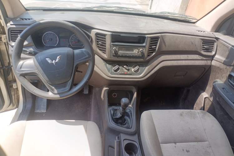Used Wuling Hongguang V 2019 1.5L Base Version China VI LAR Center Console