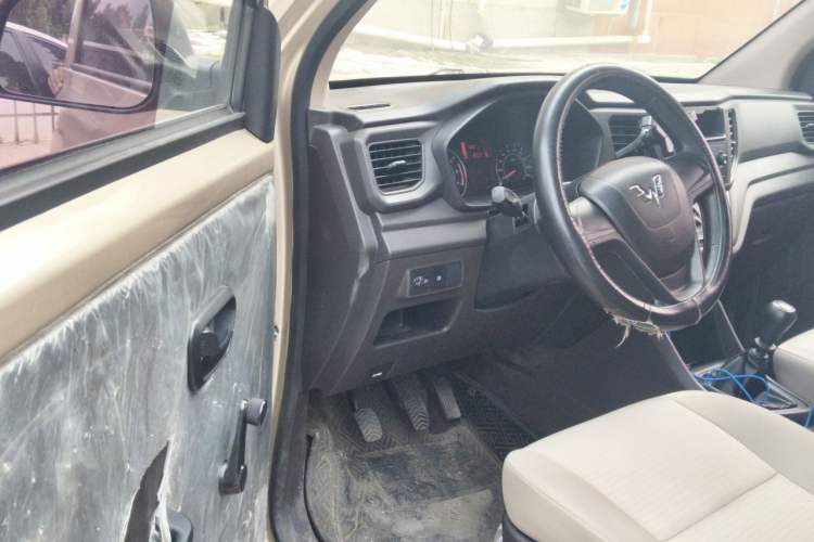 Used Wuling Hongguang V 2019 1.5L Jingqu Edition Sealed-Window Vehicle China VI LAR Driver Seat