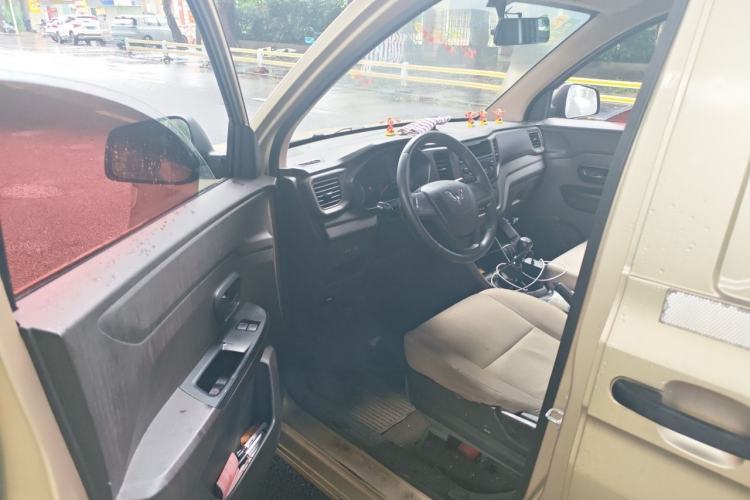 Used Wuling Hongguang V 2019 1.5L Jingqu Edition Sealed-Window Vehicle China VI LAR Driver Seat