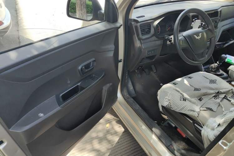 Used Wuling Hongguang V 2019 1.5L Jingqu Version China VI LAR Driver Seat