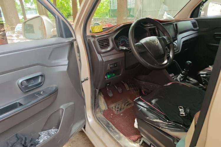 Used Wuling Hongguang V 2019 1.5L Enjoyment Version China VI LAR Driver Seat