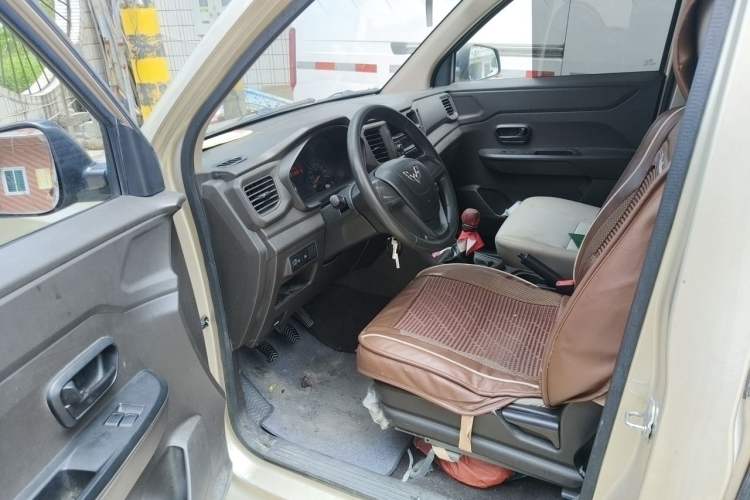 Used Wuling Hongguang V 2019 1.5L Jingqu Edition Sealed-Window Vehicle China VI LAR Driver Seat