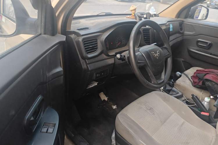Used Wuling Hongguang V 2019 1.5L Jingqu Edition Sealed-Window Vehicle China VI LAR Driver Seat