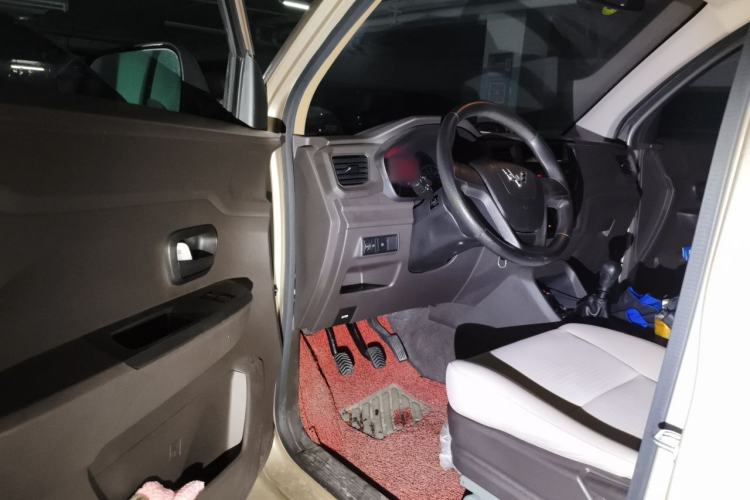 Used Wuling Hongguang V 2019 1.5L Jingqu Edition Sealed-Window Vehicle China VI LAR Driver Seat