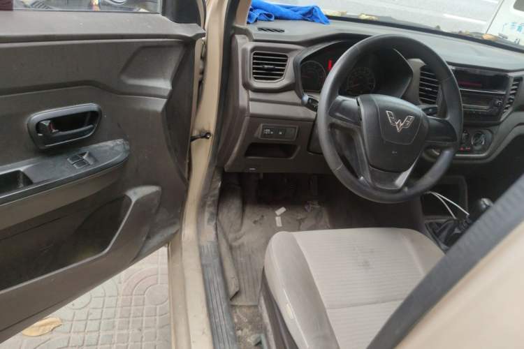 Used Wuling Hongguang V 2019 1.5L Jingqu Version China VI LAR Driver Seat