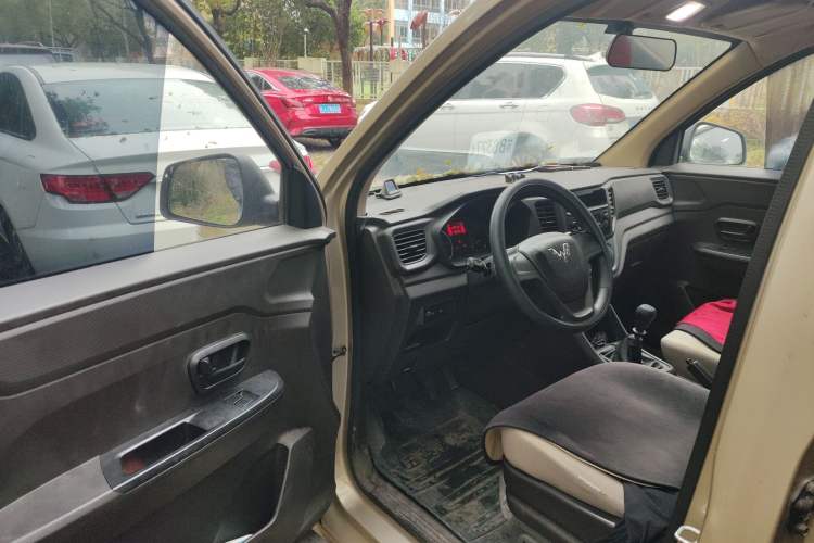 Used Wuling Hongguang V 2019 1.5L Jingqu Version China VI LAR Driver Seat