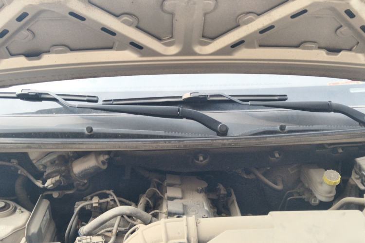 Used Wuling Hongguang V 2019 1.5L Jingqu Edition Sealed-Window Vehicle China VI LAR Engine Bay