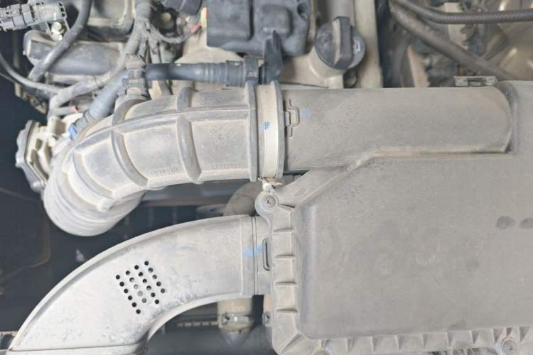 Used Wuling Hongguang V 2019 1.5L Jingqu Edition Sealed-Window Vehicle China VI LAR Engine Bay