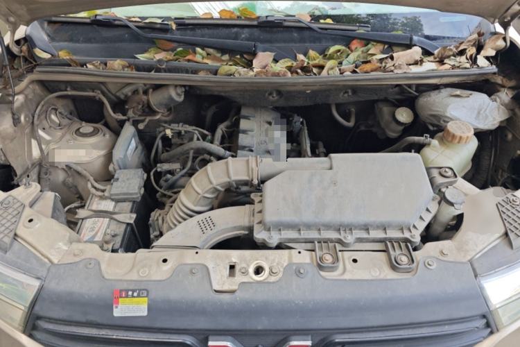 Used Wuling Hongguang V 2019 1.5L Base Version China VI LAR Engine Bay