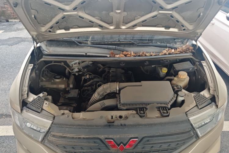Used Wuling Hongguang V 2019 1.5L Base Version China VI LAR Engine Bay