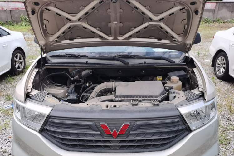 Used Wuling Hongguang V 2019 1.5L Standard Version China VI LAR Engine Bay