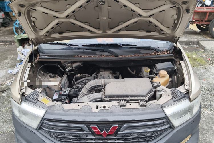 Used Wuling Hongguang V 2019 1.5L Base Version China VI LAR Engine Bay
