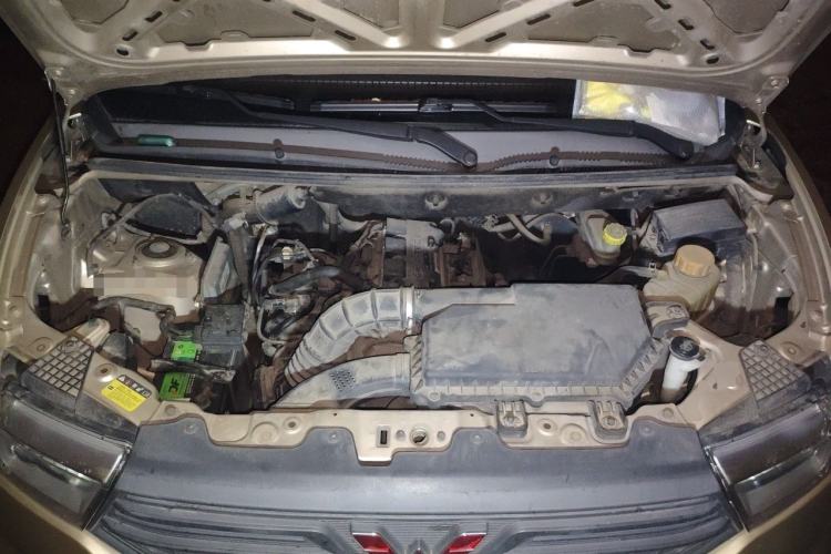 Used Wuling Hongguang V 2019 1.5L Base Version China VI LAR Engine Bay