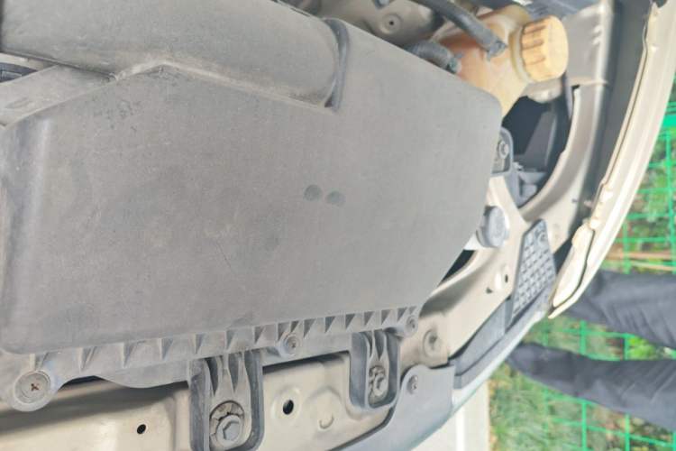 Used Wuling Hongguang V 2019 1.5L Jingqu Edition Sealed-Window Vehicle China VI LAR Engine Bay Left