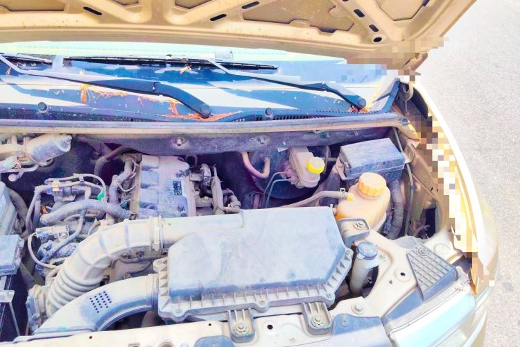 Used Wuling Hongguang V 2019 1.5L Jingqu Version China VI LAR Engine Bay Left